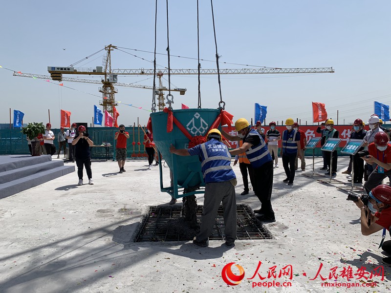 ���������۰�У������ṹ�ⶥ�ֳ�����ѩ��/��