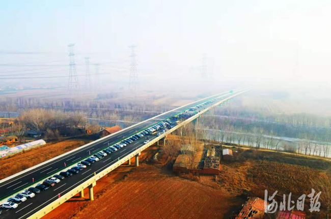 津石高速公路津冀界子牙河大桥.河北日报记者赵海江/摄