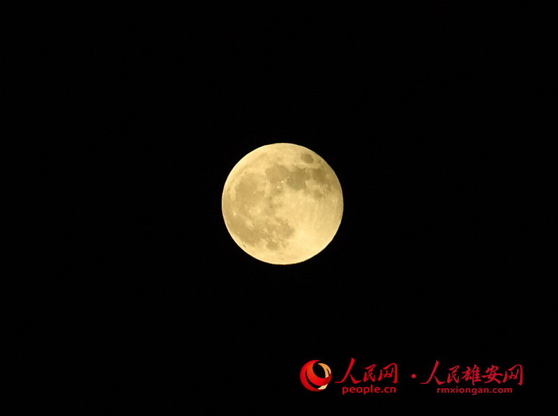 雄安新區安新縣上空的“超級月亮”。韓冰 攝
