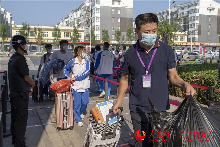 圖為雄安新區雄縣第三高級中學開學現場。高旭攝