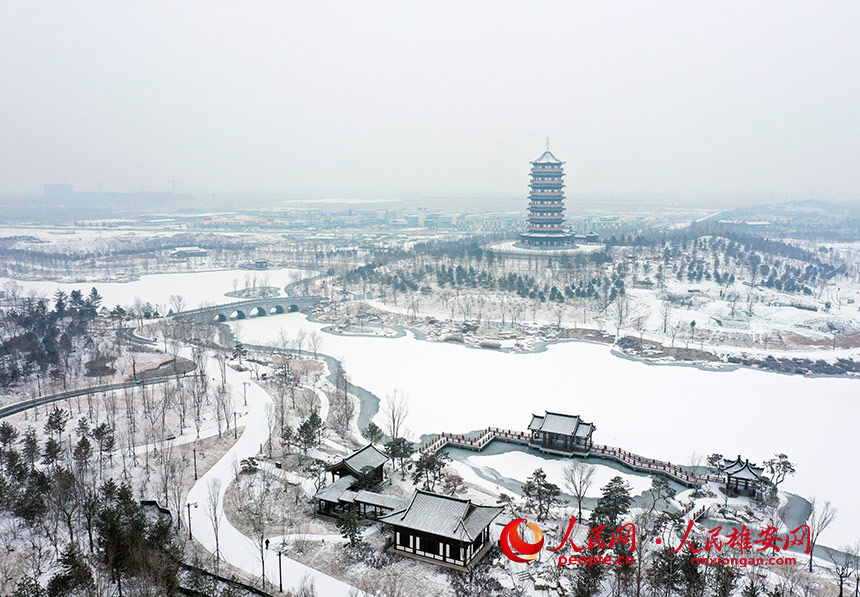 雪后的雄安似一幅水墨畫，美不勝收。圖為雪后的悅容公園。薛志勇攝