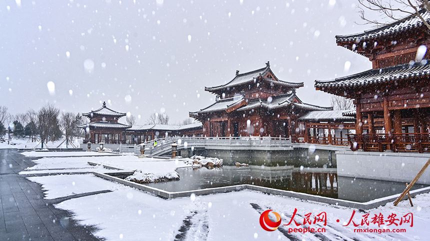 圖為雪中的悅容公園。李達攝