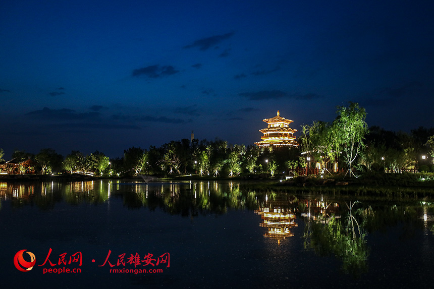 夜幕下的悅容公園精致典雅，如夢如幻。陳世豪攝