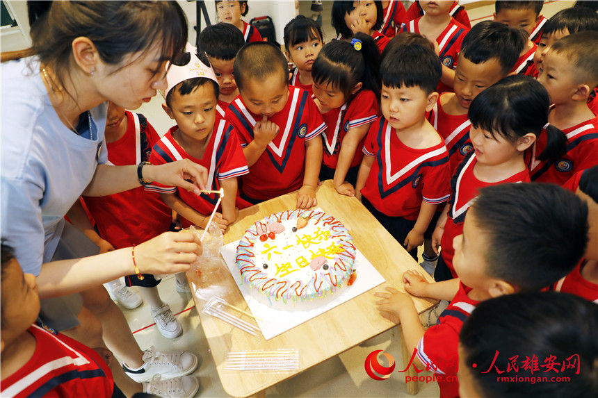容东悦容幼儿园开展丰富多彩的庆“六一”活动。胡忠摄