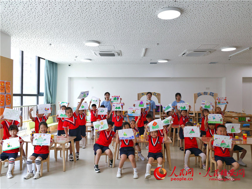 容東悅容幼兒園開展豐富多彩的慶“六一”活動。齊鑫攝