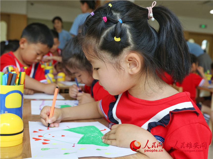 容東悅容幼兒園開展豐富多彩的慶“六一”活動。齊鑫攝