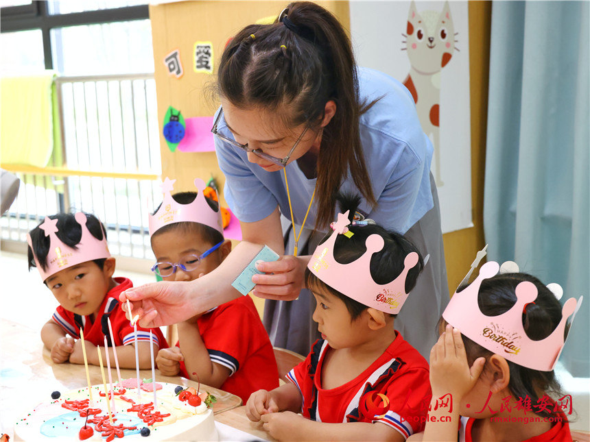 容東悅容幼兒園開展豐富多彩的慶“六一”活動。齊鑫攝