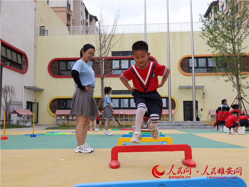 容東悅容幼兒園開展豐富多彩的慶“六一”活動。齊鑫攝