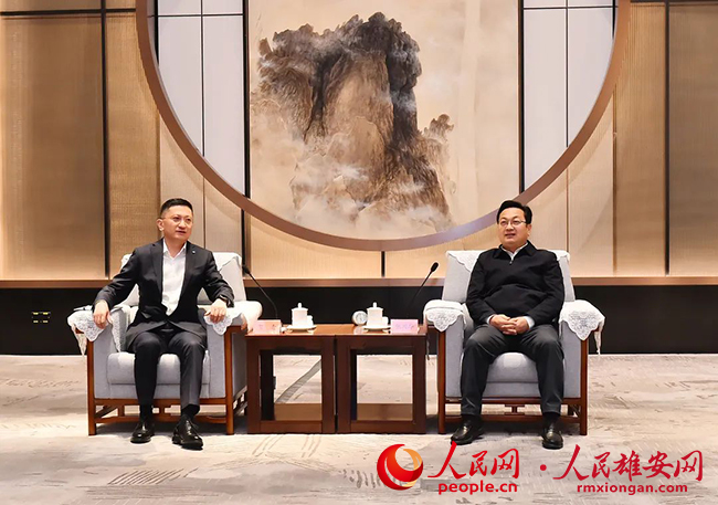 张国华与国泰君安党委书记、董事长贺青一行举行工作座谈。刘向阳摄
