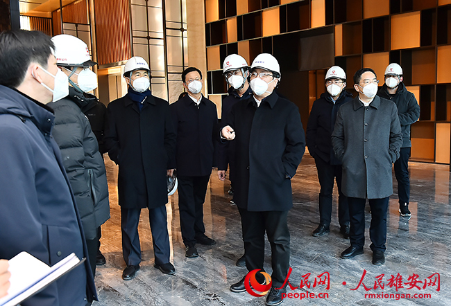 张国华在容东片区调研重点项目建设。刘向阳摄