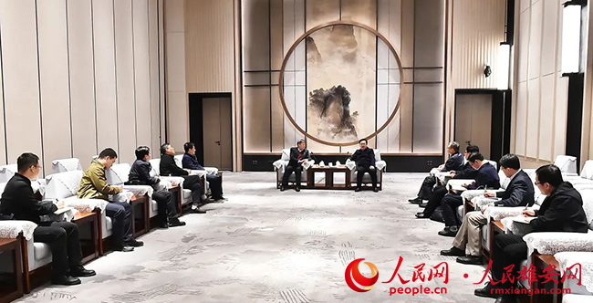 张国华与北京科技大学校长杨仁树一行举行工作座谈。刘向阳摄