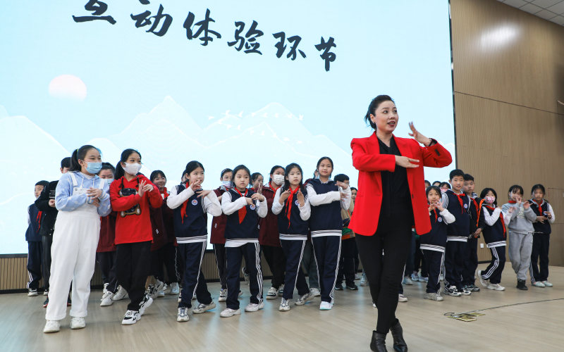 雄安容西：京剧名家进校园 共建儿童友好示范区