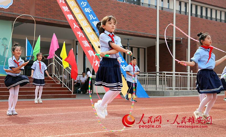 5月31日，雄安容和樂民小學“六一”兒童節文藝匯演現場。人民網記者 宋燁文攝