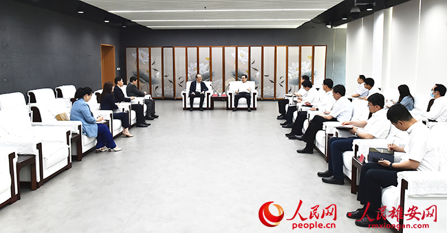 张国华与西门子（中国）有限公司执行副总裁林斌一行举行工作座谈。刘向阳摄