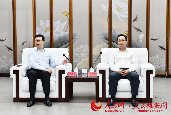 张国华与中国铁塔股份有限公司董事长张志勇一行举行工作座谈。刘向阳摄