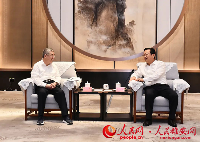 张国华与中信集团董事长朱鹤新一行举行工作座谈。刘向阳摄