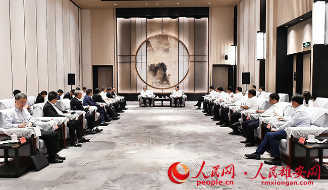张国华与中信集团董事长朱鹤新一行举行工作座谈。刘向阳摄