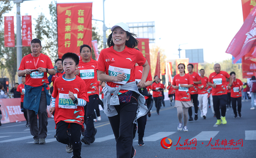 2023雄安馬拉鬆比賽現場。人民網記者 李兆民攝