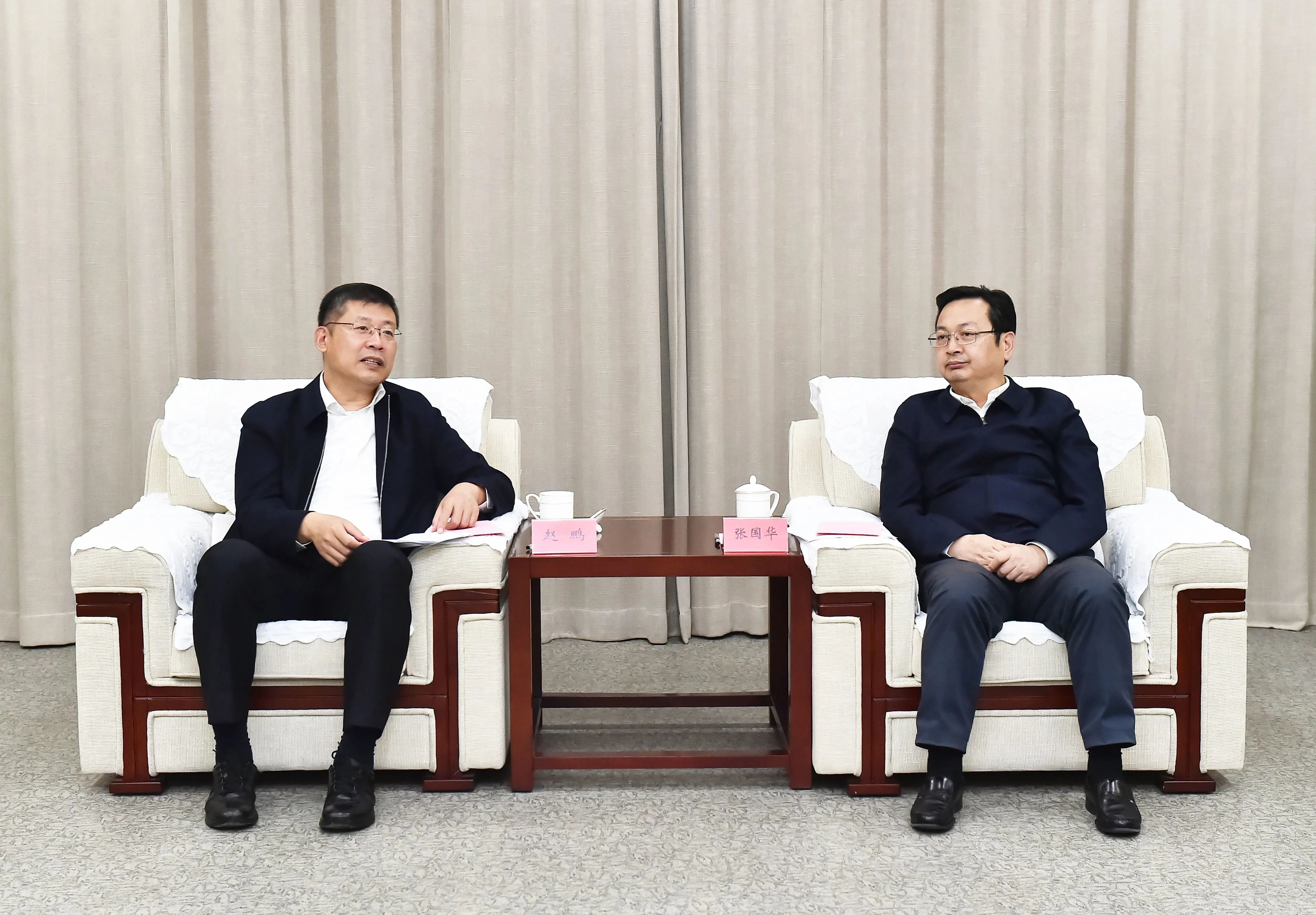 张国华与中国人保集团党委副书记赵鹏一行举行工作座谈。刘向阳摄
