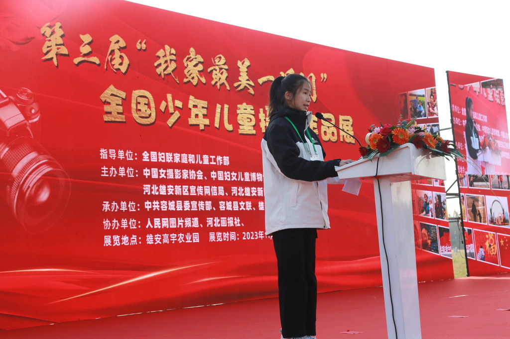 入展作者代表李運涵同學分享創作心得。中國女攝影家協會供圖