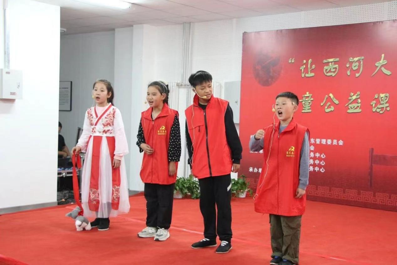定安社区“让西河大鼓回家”儿童公益课成果展示暨二十大基层理论宣讲 高璐摄