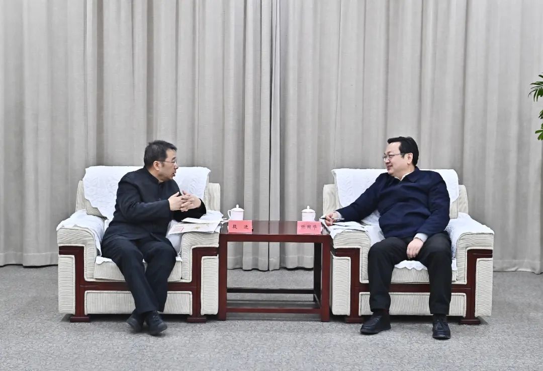 张国华与中国科学院院士段进一行举行工作座谈。刘向阳摄