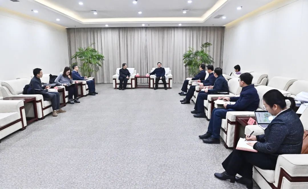 张国华与中国科学院院士段进一行举行工作座谈。刘向阳摄