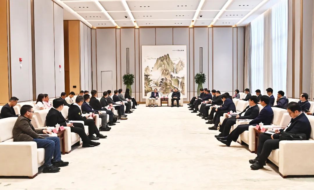 张国华与真格基金联合创始人王强一行举行工作座谈。刘向阳摄