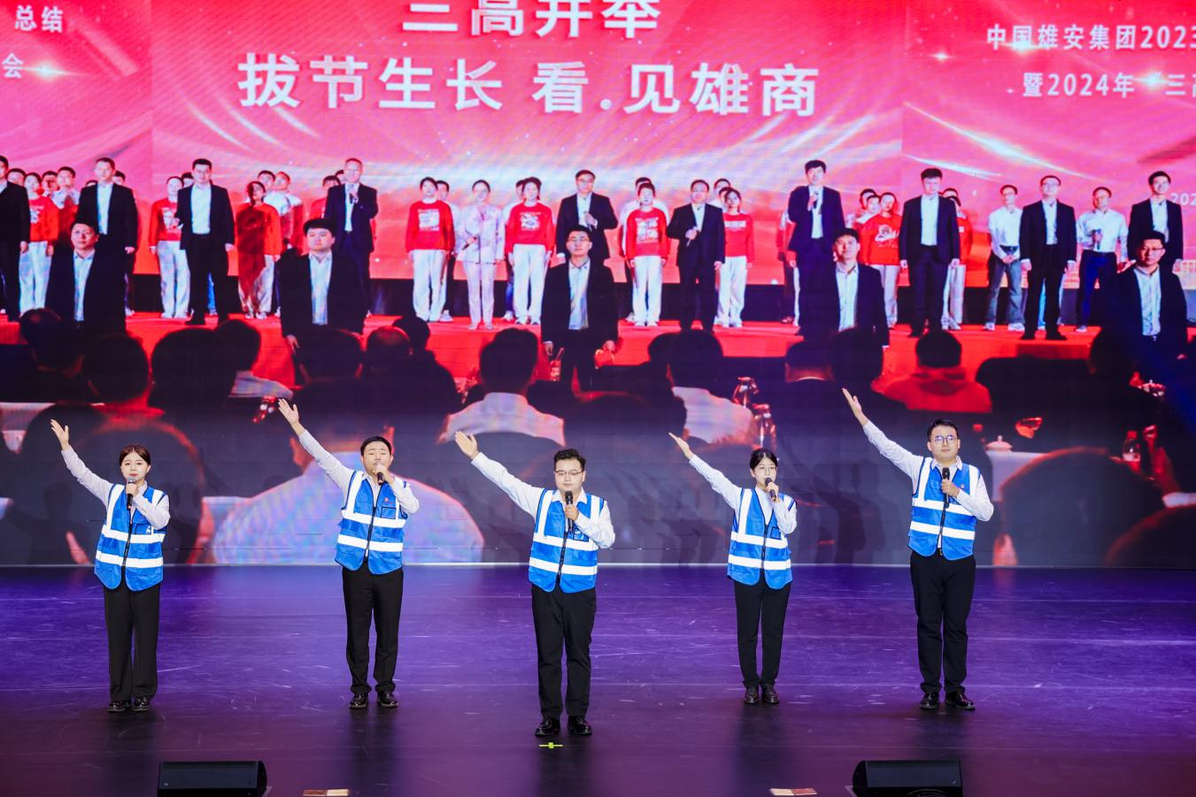 封亚炜讲述527天里，雄商发展公司战高温、斗酷暑、防大汛、抗严寒，不舍昼夜地推进项目建设的奋斗故事。雄安新区宣传网信局供图