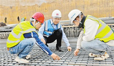 建設“金融島” 假日不停工
