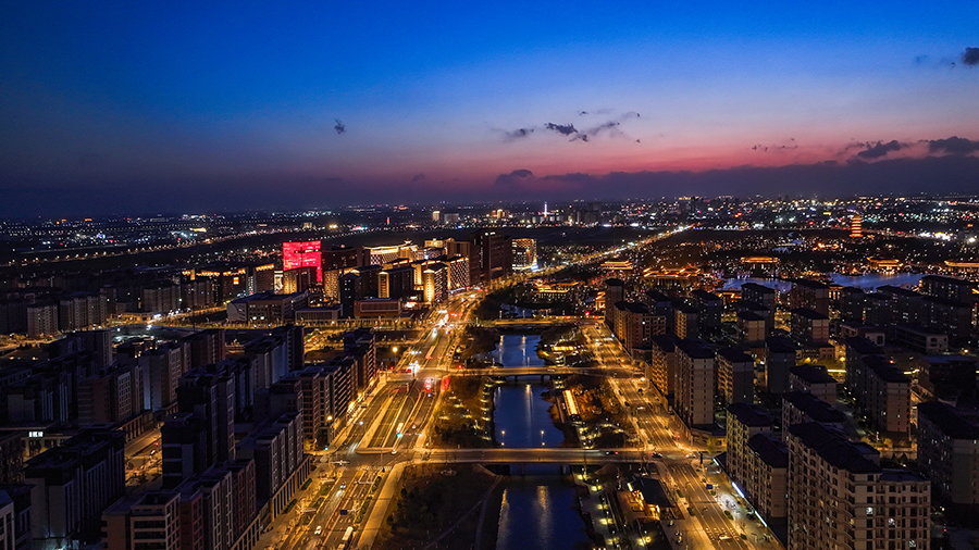 雄安新区容东片区夜景。胡忠摄