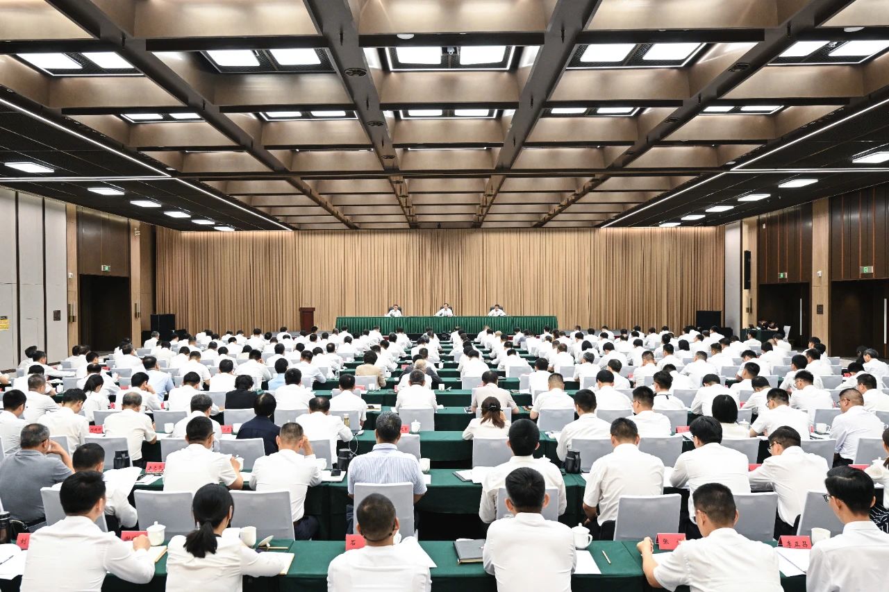 雄安新区召开2025年半年工作会议。雄安媒体中心王伟倩摄