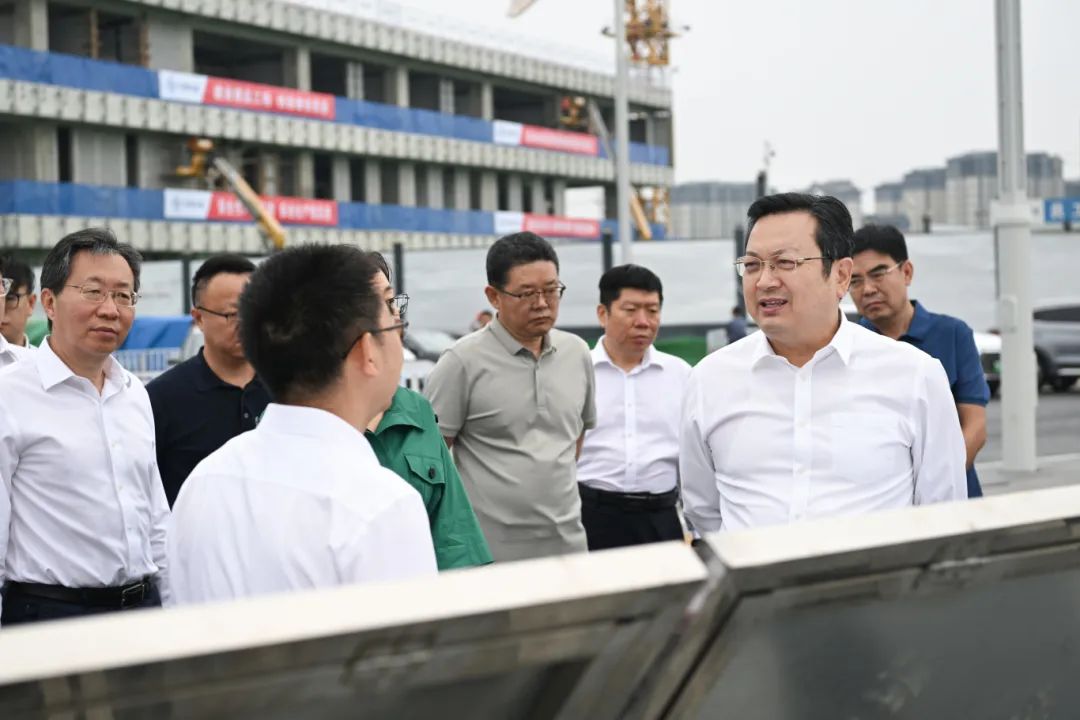张国华调研雄安新区大河片区、容东片区重点项目建设运营情况和雄安新区中关村科技园入驻企业运营情况。雄安媒体中心王伟倩摄