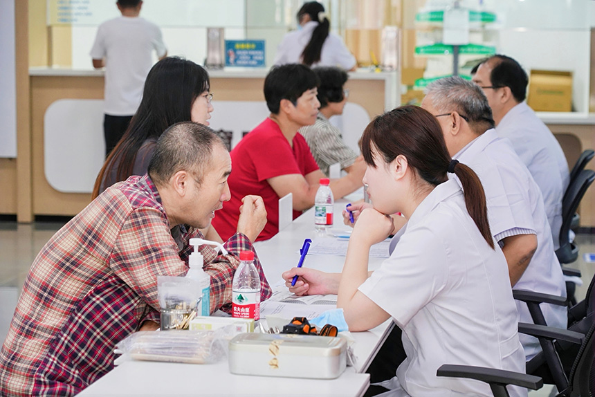 京津冀医疗专家联合义诊活动现场。雄安新区卫健局供图