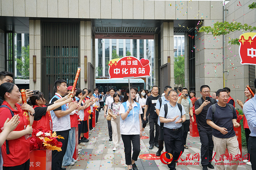 中国中化员工入住现场。人民网记者 王红摄