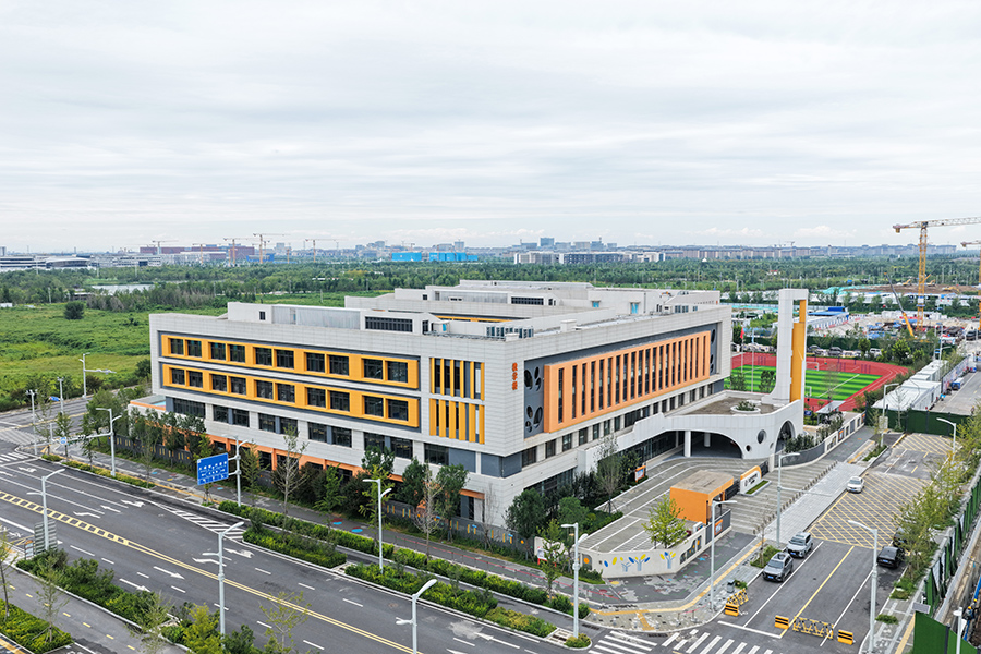 北京四中雄安校区第一实验学校。胡忠摄