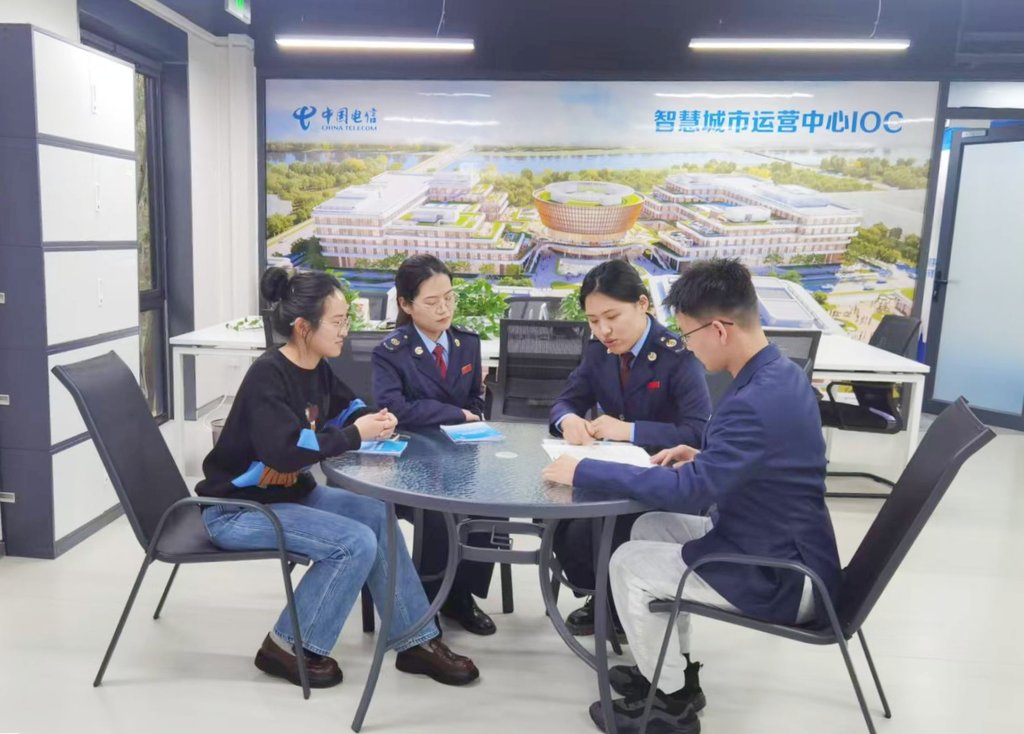 日前，雄安新區稅務局工作人員到企業開展稅費優惠政策輔導。