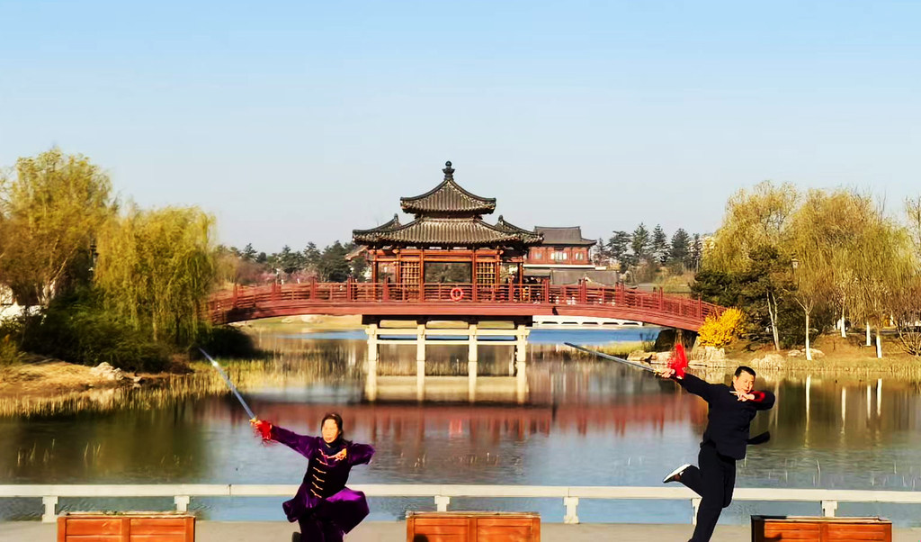 日前 雄安市民在悅容公園內晨練。河北日報記者劉光昱攝