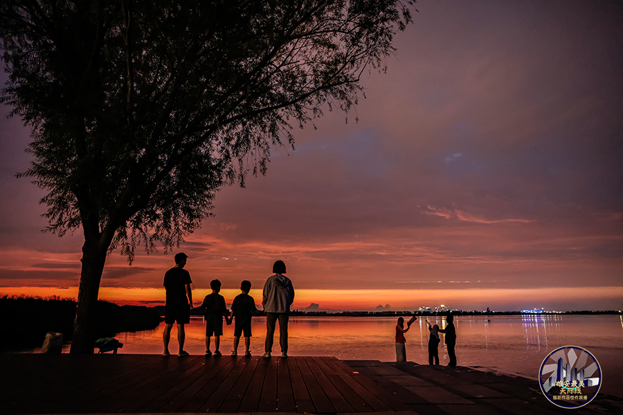 傍晚的白洋淀码头。周晓玲摄