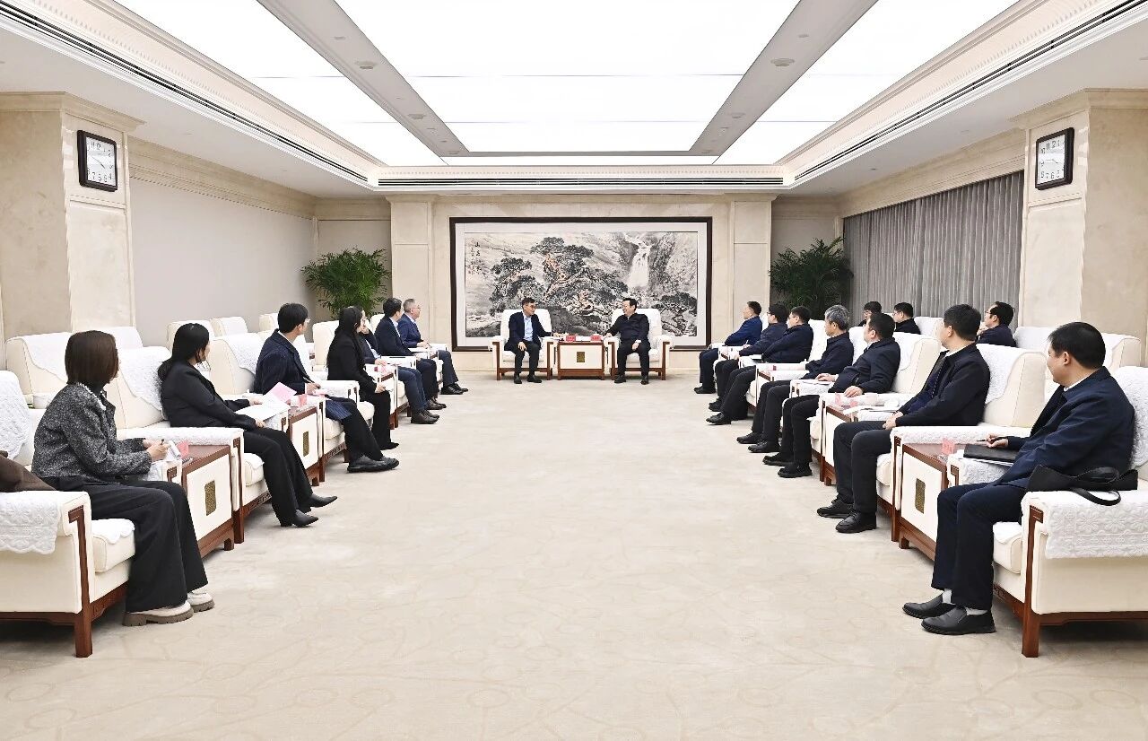 張國華與軟通動力集團董事長兼首席執行官劉天文一行舉行工作座談。劉向陽攝