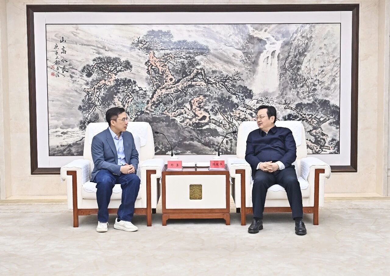 張國華與北京極智嘉科技股份有限公司創始人、CEO鄭勇一行舉行工作座談。劉向陽攝