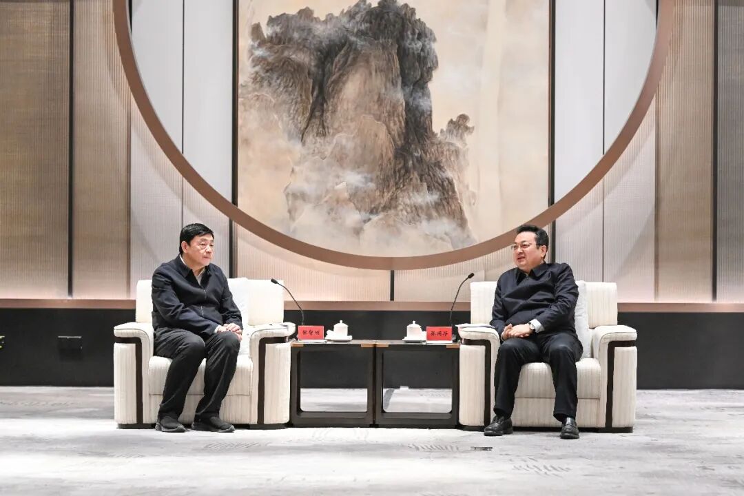 張國華與國家電網有限公司董事長、黨組書記張智剛一行舉行工作座談。雄安媒體中心王偉倩攝