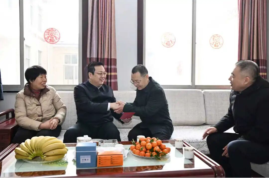 張國華調研重點項目建設運營和安全生產工作並開展慰問活動。王偉倩攝