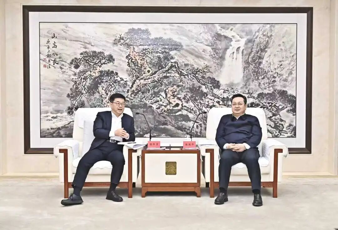 張國華與中國進出口銀行黨委書記、董事長陳懷宇一行舉行工作座談。劉向陽攝