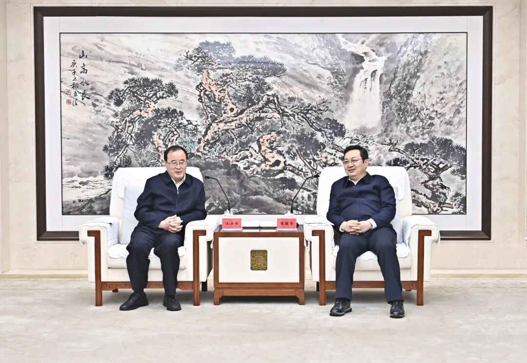 張國華與中國南水北調集團有限公司黨組書記、董事長汪安南一行舉行工作座談。劉向陽攝