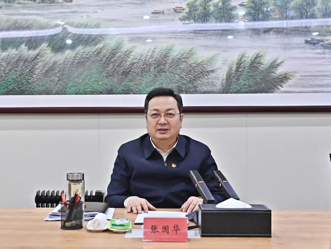 張國華參加所在黨支部組織生活會。劉向陽攝