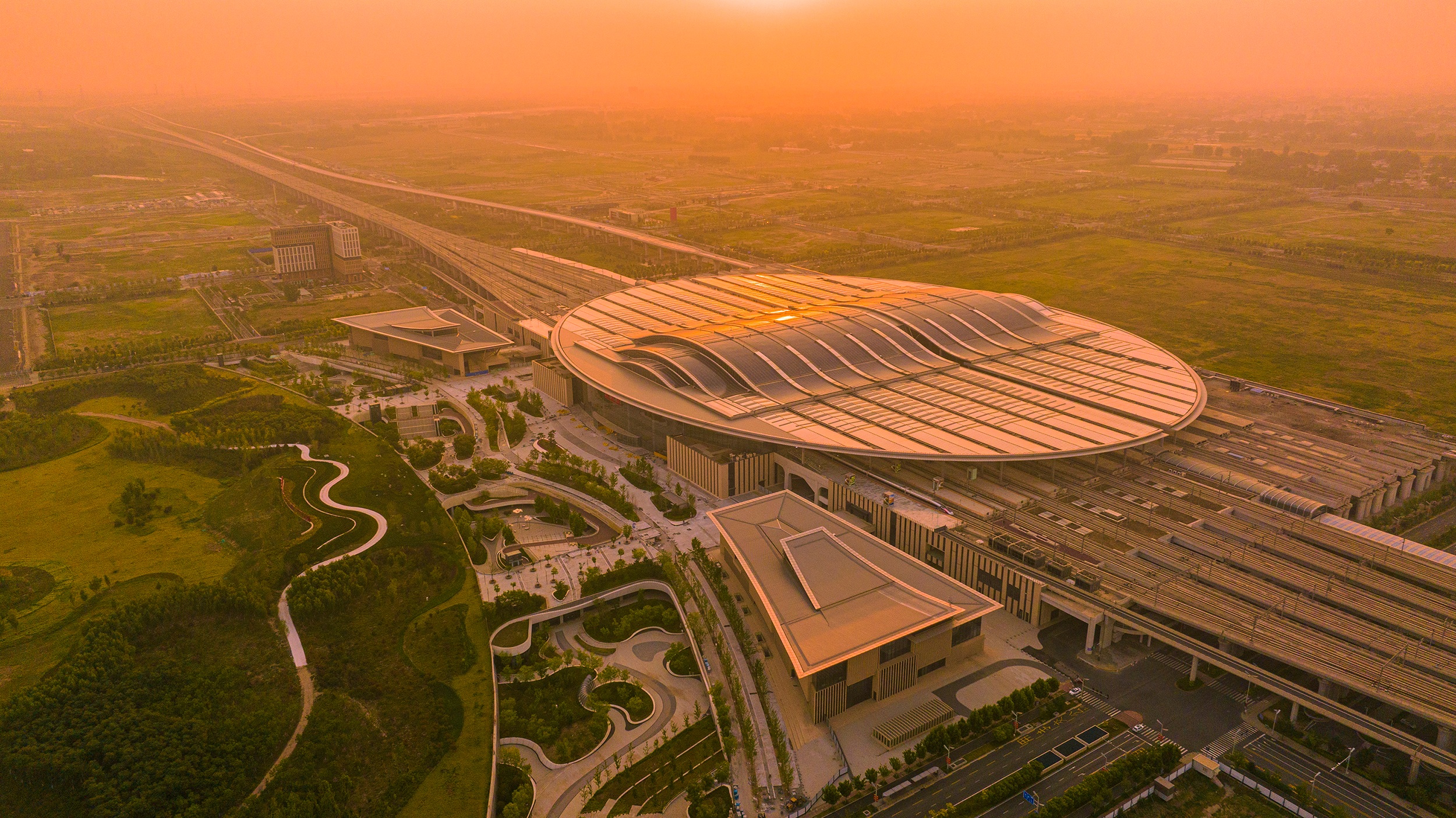 雄安高铁站晨曦