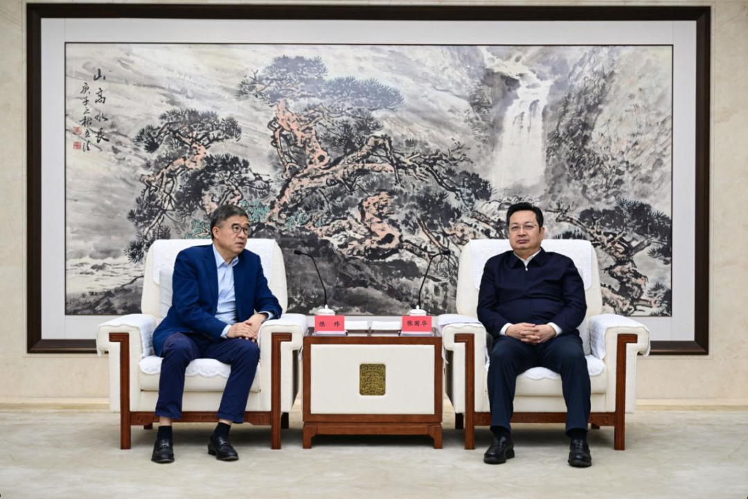 張國華與深圳東方富海投資管理有限公司董事長陳瑋一行舉行工作座談。王偉倩攝