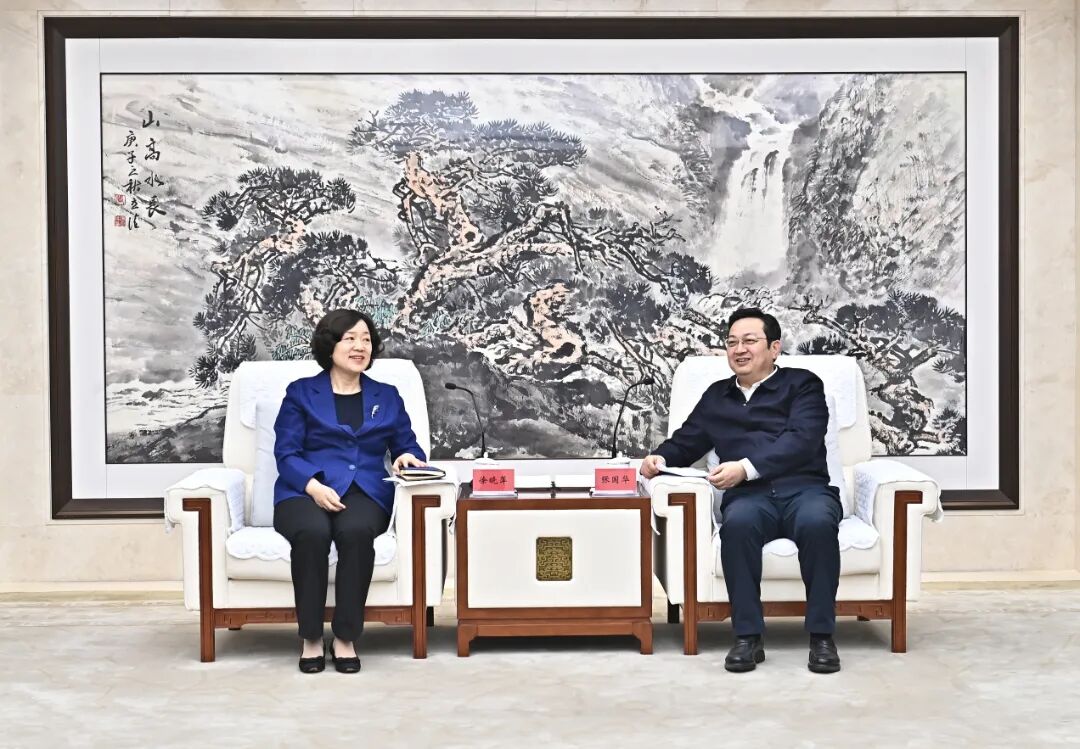 張國華與北京科技大學黨委書記徐曉萍、校長呂昭平一行舉行工作座談。劉向陽攝