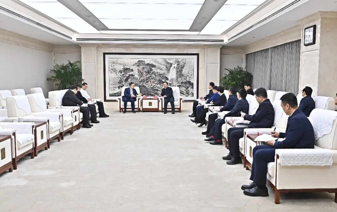 張國華與菜鳥集團黨委書記、公共事務部總經理潘新春一行舉行工作座談。劉向陽攝